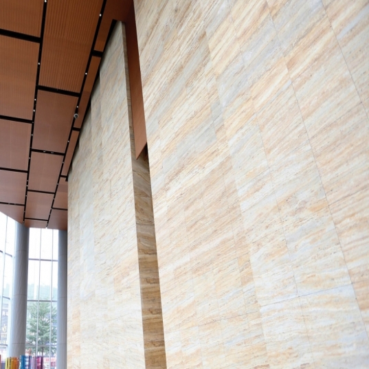 ʯ��ǽ��������